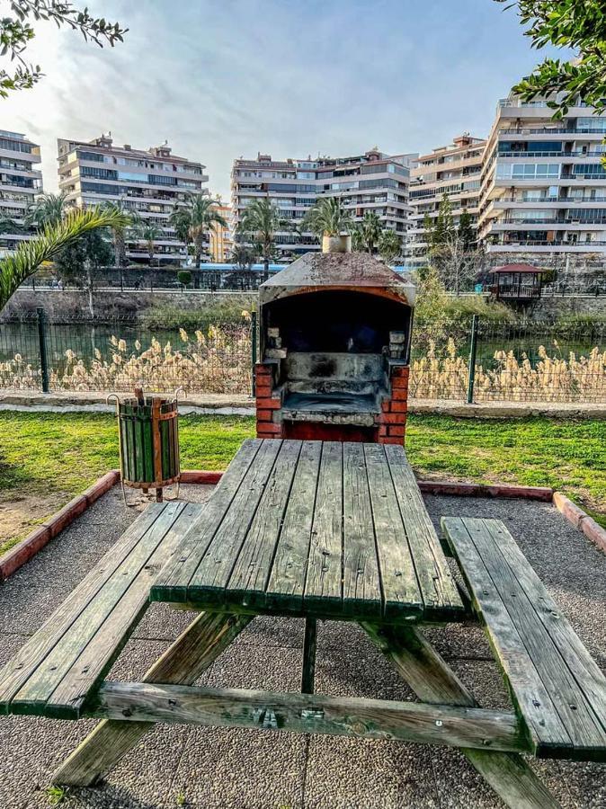 Leilighet Peaceful Riverside Retreat 10-min Walk To Beach, Steps From National Park In *