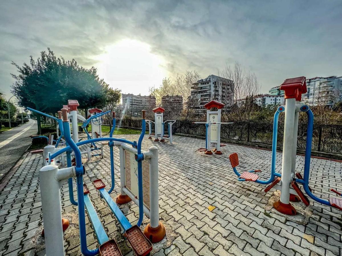 Peaceful Riverside Retreat 10-min Walk To Beach, Steps From National Park In Leilighet *